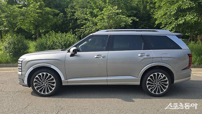 우아한 디자인으로 시선을 사로잡는 디 올 뉴 펠리세이드 측면 뷰.  원성열 기자 sereno@donga.com