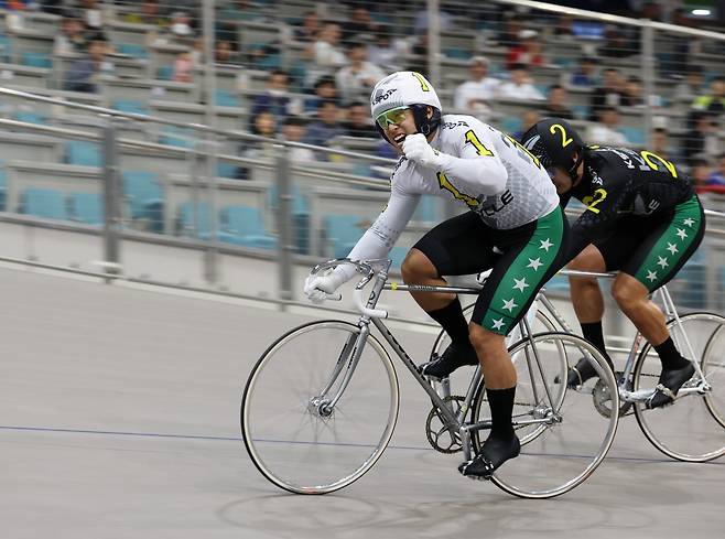 5월 대상 경륜 우수급 결승에서 우승한 임재연. 7월부터 다시 특선급에서 뛴다    사진제공｜국민체육진흥공단