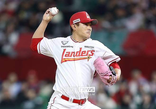 ▲ 41세 시즌임에도 건재를 과시하며 SSG 필승조를 이끌고 있는 노경은 ⓒ곽혜미 기자