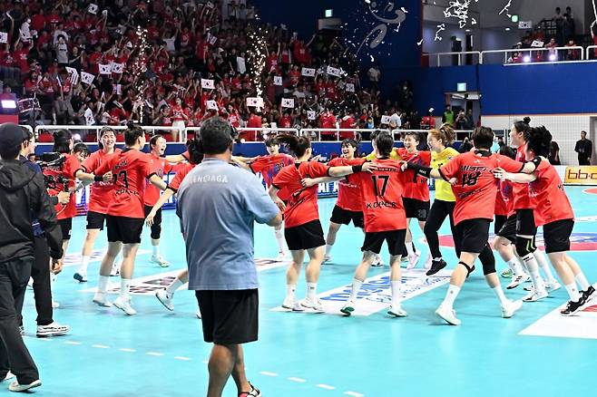 한일전 여자부 대한민국 승리 모습. /사진=대한핸드볼협회 제공