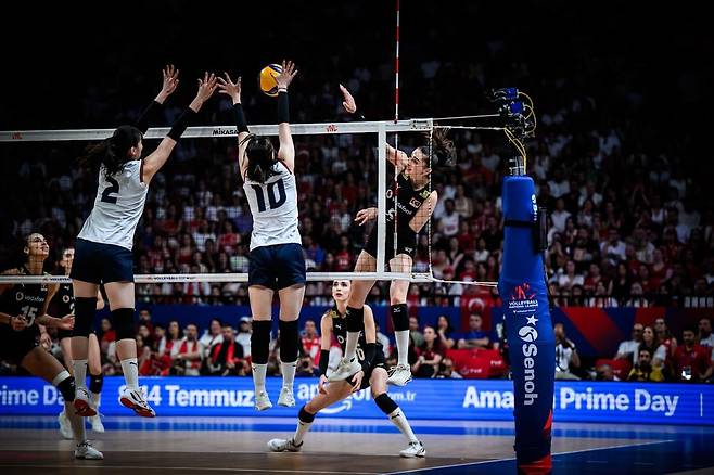 블로킹하는 한국 선수들 [FIVB 홈페이지 캡처. 재판매 및 DB 금지]