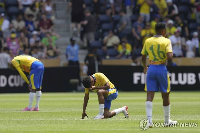 아쉬워하는 마멜로디 선다운스 선수들 [AP=연합뉴스. 재판매 및 DB금지]