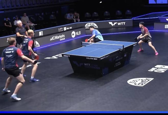 임종훈-안재현 조와 르브렁 형제의 남자복식 결승 경기 장면 [ITTF 홈피 영상 캡처. 재판매 및 DB 금지]