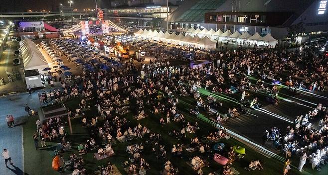 ▲지난 21~23일 인천 중구 상상플랫폼에 개항광장에서 '1883 상상플랫폼 야시장' 1회차가 열렸다./사진제공=인천관광공사