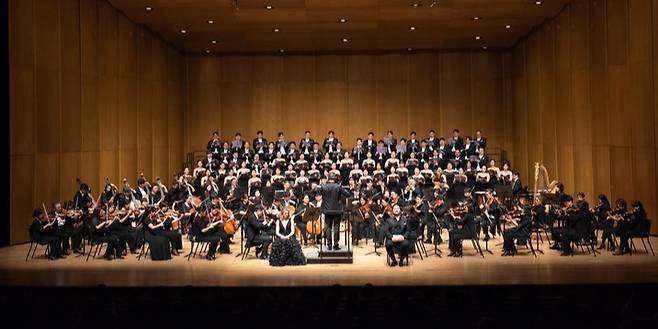 울산시립교향악단은 지난 20일 오후 7시 30분 울산문화예술회관 대공연장에서 제243회 정기연주회 '삶과 죽음의 성찰(Reflections of Life & Death)' 무대를 선보였다. 울산문화예술회관 제공