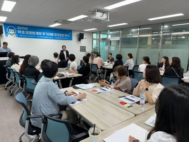 경상북도예천교육지원청이 지난 20일 실시한 학생 감염병 위기대응 모의훈련 연수 현장. 예천교육지원청 제공