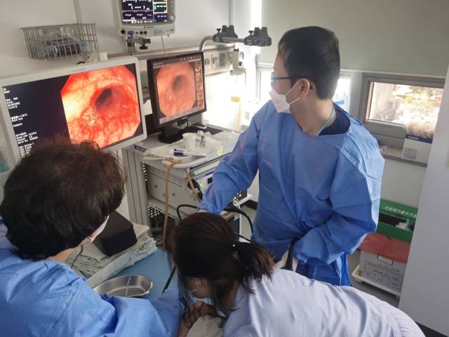 동의의료원 소아청소년과 손상준 과장은 “소아도 위내시경과 대장내시경을 시행할 수 있으며, 생후 한 달이 안된 신생아도 가능하다”고 밝혔다. 동의의료원 제공