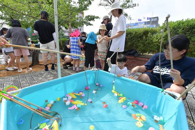 경주시가 경주문화관1918에서 지난해 어뮤즈콘서트를 개최하면서 다양한 체험행사를 진행하고 있는 장면. 경주시 제공