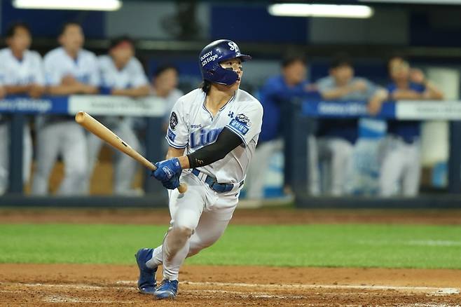 지난 17일 대구 삼성라이온즈파크에서 열린 '2025 신한 SOL 뱅크 KBO리그' 삼성 라이온즈와 두산 베어스 경기에서 타석에 들어선 김성윤. <삼성 라이온즈 제공>