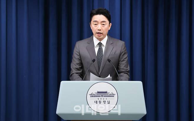 강훈식 대통령 비서실장이 23일 서울 용산구 대통령실 청사에서 장관 후보자 인선 발표을 하고 있다.(사진=뉴스1)