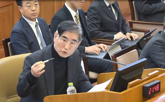 탄핵심판 4차 변론에 증인으로 출석한 김용현 전 국방부 장관 〈출처=연합뉴스〉