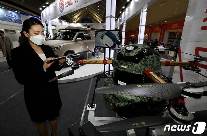 (사진은 기사 내용과 무관함) 2020년 인천 송도컨벤시아에서 열린 '2020 국제해양·안전대전'에서 전시된 인명구조 드론. 2020.11.11/뉴스1 ⓒ News1 정진욱 기자