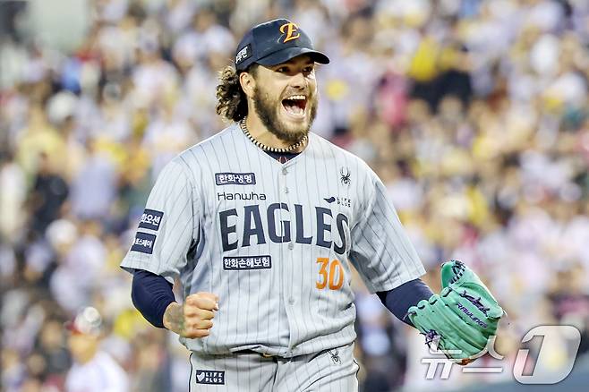 한화 이글스 외국인 투수 코디 폰세는 23일 현재 평균자책점, 다승, 탈삼진, 승률 부문 1위에 올라있다. ⓒ News1 민경석 기자