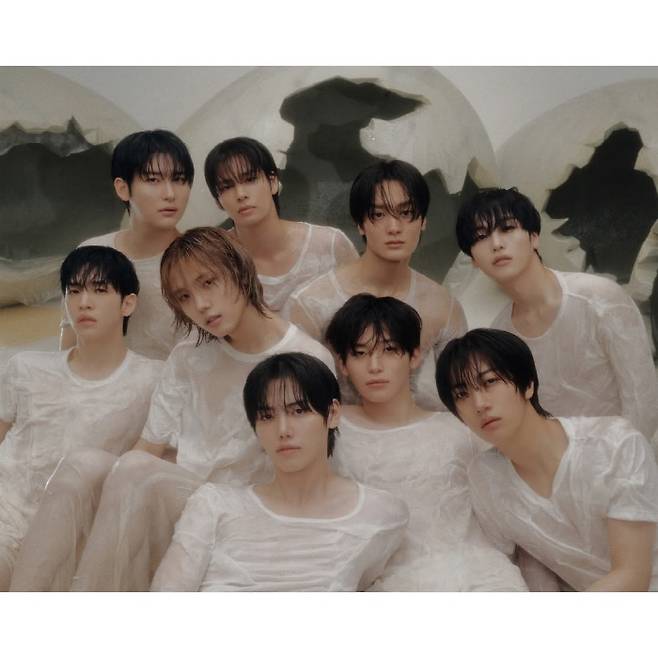 멤버 우빈, 세림, 태영, 형준, 원진, 정모, 민희, 성민, 앨런(왼쪽 위부터 시계방향으로). 사진 출처=크래비티 공식 SNS