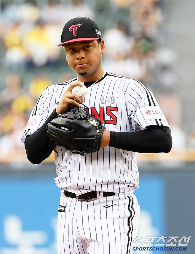 21일 잠실구장에서 열린 LG 트윈스와 두산 베어스의 경기. LG 에르난데스가 숨을 고르고 있다. 잠실=박재만 기자 pjm@sportschosun.com/2025.06.21/