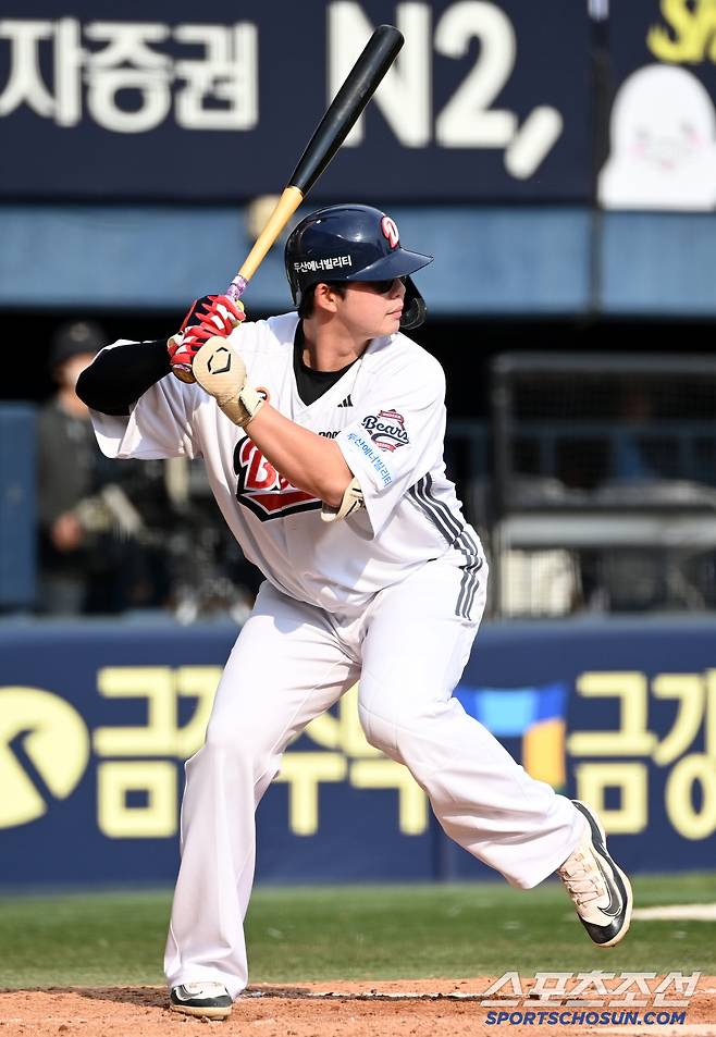 11일 잠실야구장에서 열린 NC와 두산의 더블헤더 1차전, 두산 김민혁이 타격을 하고 있다. 잠실=허상욱 기자wook@sportschosun.com/2025.05.11/