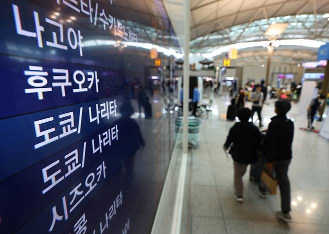 지난달 인천국제공항 1터미널 출발층 전광판에 일본행 항공편이 안내되고 있다. /뉴시스