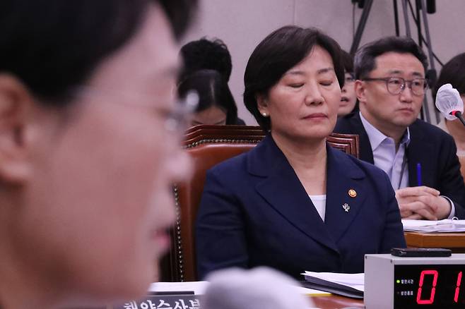 이재명 정부의 장관 인선에서 유임된 송미령 농림축산식품부 장관이 23일 국회에서 열린 농림축산식품해양수산위원회 전체회의에 참석해 있다./남강호 기자