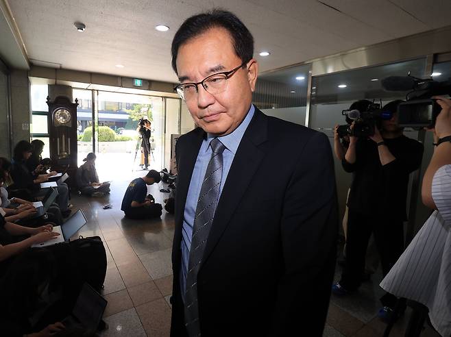 순직 해병 수사 방해 의혹 사건을 수사하는 이명현 특별검사가 23일 오전 서울 서초구 사무실로 출근하고 있다. /뉴스1