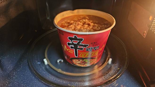 20250623_014834.jpg 저녁 신라면 레드 컵으로 라죽