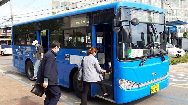 경북도가 다음달 1일부터 70살 이상 어르신에게 대중교통을 무료화한다고 밝혔다. 영주시 제공
