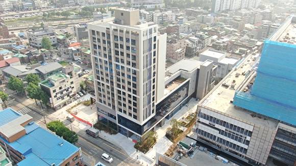 지난 19일 최종 사용 승인을 완료한 광주시 송정동 도시재생사업 핵심 시설 ‘통미햇살마루’. [사진=광주시]