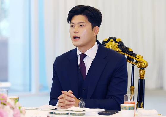 김용태 국민의힘 비상대책위원장이 22일 서울 한남동 관저에서 열린 이재명 대통령과의 여야 지도부 오찬에서 발언하고 있다. 연합뉴스