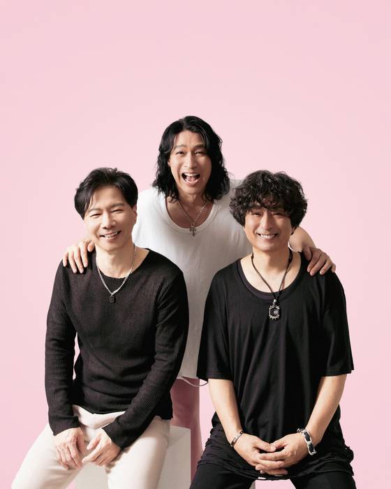 지난달 신곡 ‘거북이’를 발표해 28년 만에 활동을 재개한 프로젝트 밴드 지니의 장호일, 신성우, 김영석(왼쪽부터). [사진 015B]