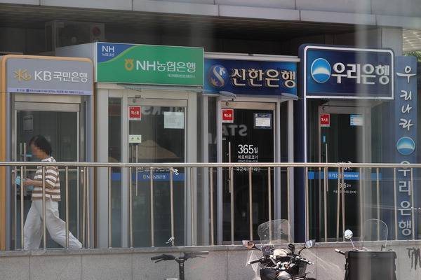 사진은 서울 시내 주요 은행 ATM 창구 모습. 연합뉴스