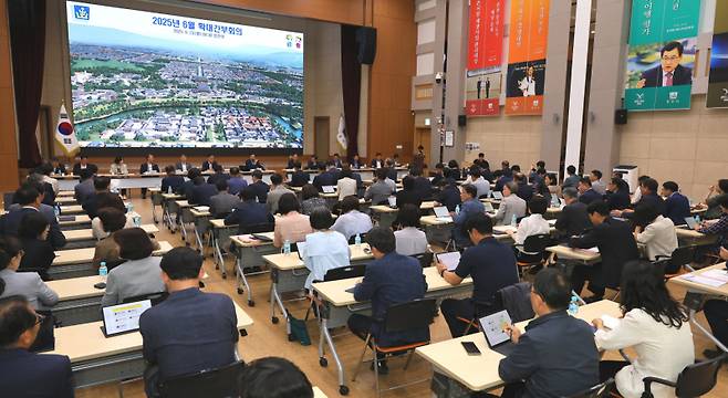 주낙영 시장 주재로 확대 간부회의가 열리고 있다. 경주시 제공