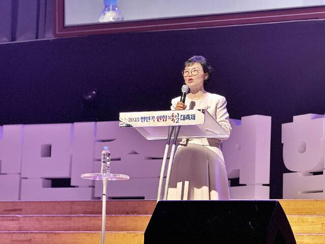 서경화 북한기독교총연합회 회장이 21일 경기도 안양 새중앙교회에서 열린 2025 범민족연합 통일대축제에서 개회사를 전하고 있다.