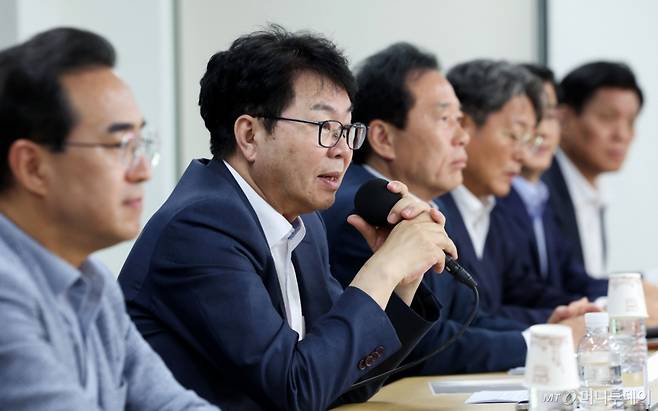 [서울=뉴시스] 홍효식 기자 = 이한주 국정기획위원회 위원장이 22일 오후 서울 종로구 정부서울청사 창성동 별관 브리핑실에서 기자간담회를 하고 있다. 2025.06.22. yesphoto@newsis.com /사진=홍효식