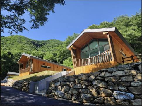 재개장한 국립운장산자연휴양림의 숲속의집 모습./사진제공=국립자연휴양림관리소