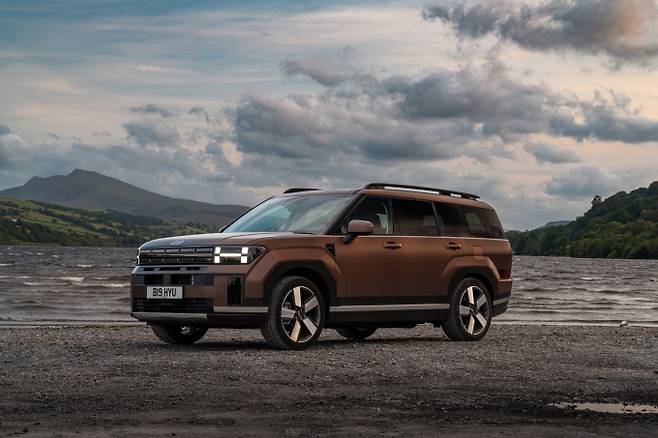 현대차 싼타페가 '2025 드라이버스 초이스 어워드'에서 '7인승 최고의 차'를 탔다. /사진=현대차