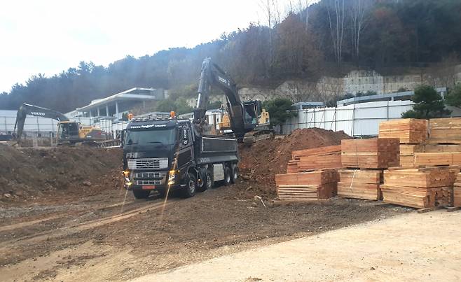 창원시가 공공건축공사 현장에서 발생하는 사토(건설폐토)를 체계적 관리를 위해 GPS 기반의 ‘스마트송장시스템’을 확대 시행키로 했다./사진=창원시