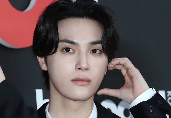 일본 AV 배우 아스카 키라라와의 사적 만남으로 더보이즈에서 퇴출당한 주학년이 소속사 원헌드레드가 요구한 20억원 위약금에 반발하고 나선 가운데 그가 지난해 계약금 15억원을 받은 사실이 알려졌다. 사진은 더보이즈에서 퇴출 당한 가수 주학년 모습. /사진=뉴스1