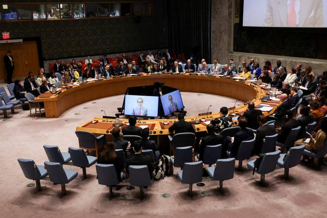 라파엘 그로시 국제원자력기구(IAEA) 사무총장이 22일(현지시간) 긴급 유엔 안전보장이사회 브리핑에서 이란 포르도 지하 핵시설의 상황에 대해 설명하고 있다.  로이터 연합뉴스