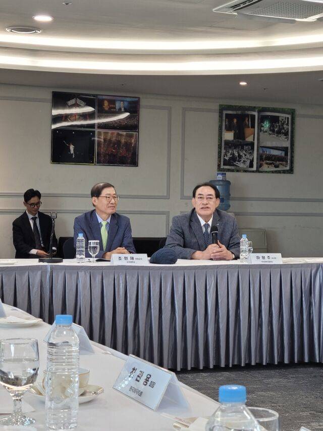 하형주 이사장(오른쪽)이 의견을 밝히고 있다. /한국올림픽유산협회 제공