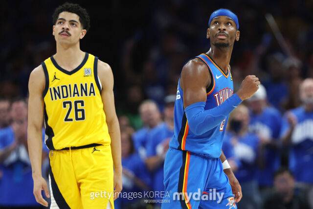 23일 인디애나와 경기에서 득점 후 주먹을 불끈 쥐는 SGA(오른쪽). /게티이미지코리아