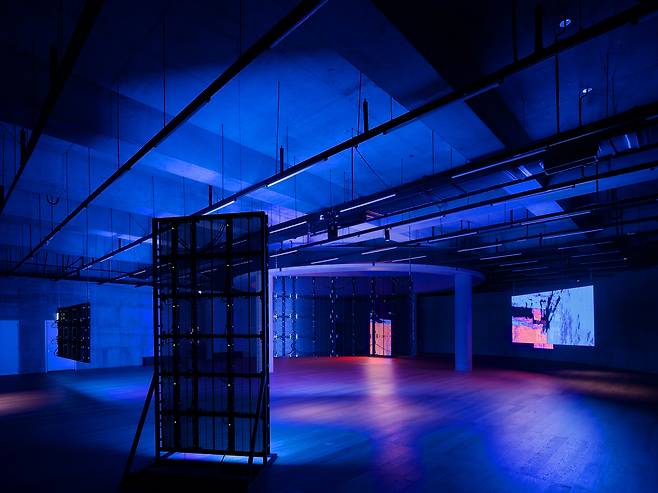 송은미술관 지하 2층 전시장에 설치된 권아람의 ‘백룸스’(The Backrooms). [송은문화재단]