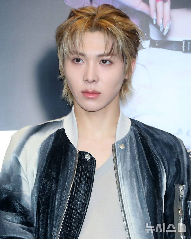 [서울=뉴시스] 김혜진 기자 = 신인 혼성 그룹 올데이 프로젝트 우찬이 23일 오후 서울 강남구 일상비일상의틈byU+에서 열린 ALLDAY PROJECT(올데이 프로젝트) 데뷔 기념 팝업 스토어 오픈 행사에서 포즈를 취하고 있다. 2025.06.23. jini@newsis.com