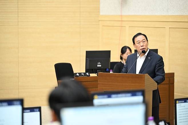 [세종=뉴시스] 23일 오전 세종시의회에서 발언하는 최민호 세종시장.(사진=세종시의회 제공) 2025.06.23.photo@newsis.com. *재판매 및 DB 금지