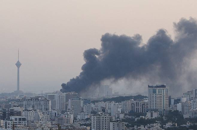 이스라엘의 폭격을 받고 있는 테헤란. 연합뉴스