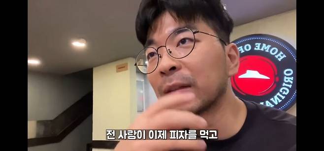 인도 피자헛 가서 콜라보고 충격먹은 유튜버.jpg_9.jpg