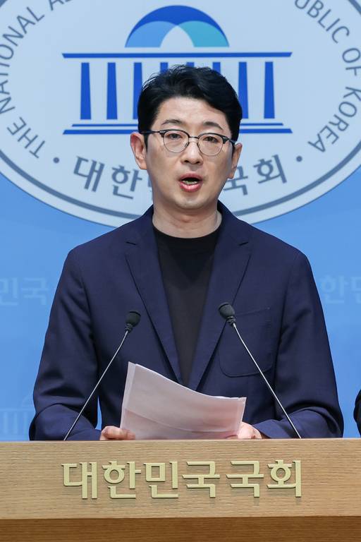국민의힘 주진우 의원이 지난 18일&nbsp;국회 소통관에서 김민석 국무총리 후보자 관련 기자회견을 하고 있다. 뉴스1&nbsp;