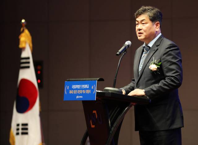 이인재 제 4대 인천대학교 총장이 인천대 송도캠퍼스 대강당 취임식을 하고 있다. 사진제공=인천대학교