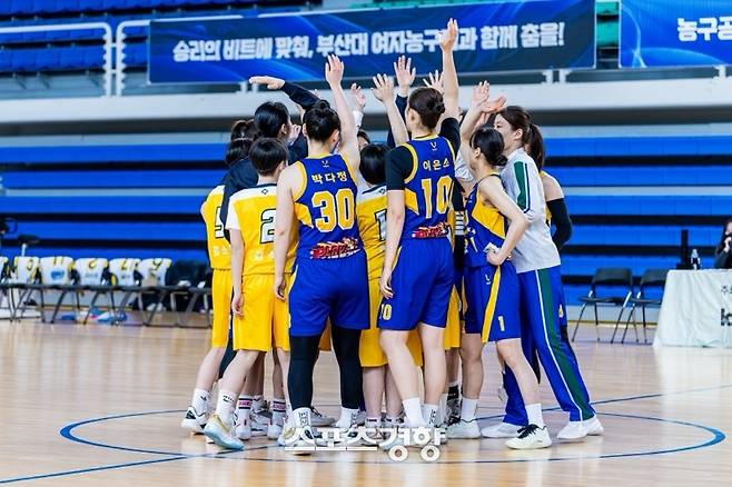 부산대학교 여자농구부 선수들. 부산대 여자농구부 제공