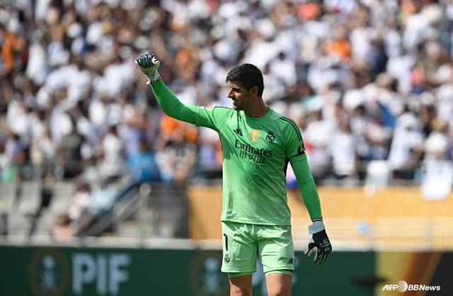 경기에 집중하는 티보 쿠르투아. /AFPBBNews=뉴스1