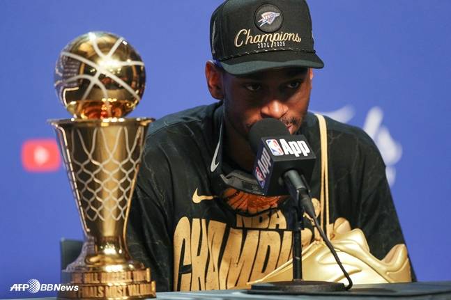 기자회견을 갖고 있는 셰이 길저스알렉산더. /AFPBBNews=뉴스1