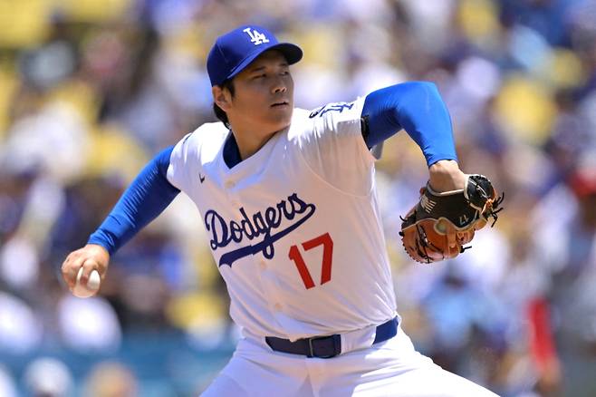 23일 미국 캘리포니아주 로스앤젤레스의 다저스타디움에서 열린 2025 미국프로야구 메이저리그(MLB) 워싱턴 내셔널스와 LA 다저스의 경기, 다저스 오타니가 선발투수로 나와 1이닝 무피안타 2탈삼진 무실점을 기록했다. 이후 타자로 계속 경기를 소화하면서 4타수 2안타(1홈런) 5타점 1볼넷 3득점을 올렸다. AFP 연합뉴스